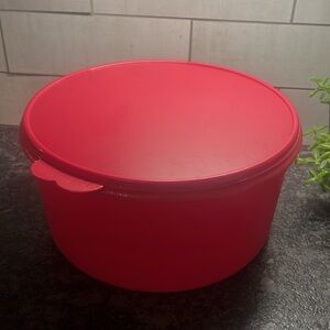 Vintage Jumbo round  storage container by Tupperware. Hot pink in like n…